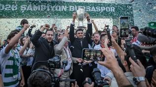 �ampiyonluk kupas�na kavu�tu