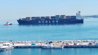 �anakkale Bo�az�'nda dev tanker ar�zas�!  202 metrelik gemi r�mork�rlerle �ekildi