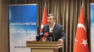 Cumhurba�kan� Yard�mc�s� Y�lmaz'dan 'yeni d�nya' uyar�s�: Eski d�zen zay�flad�