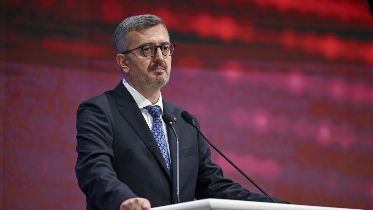 Duran'dan dezenformasyon kar��t� pankart i�in Galatasaray ve Fenerbah�e'ye te�ekk�r