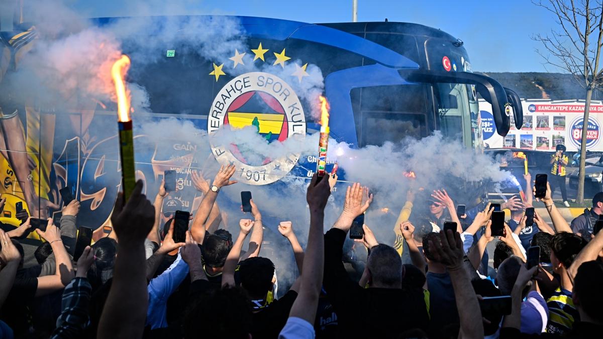 Fenerbah�e kafilesi derbi i�in RAMS Park'ta
