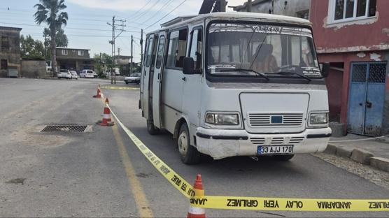 2 ya��ndaki �ocuktan ac� haber! Babas�n�n kulland��� minib�s�n alt�nda can verdi