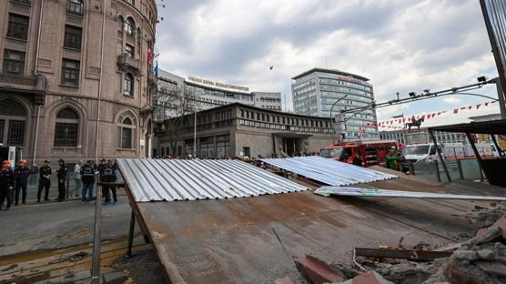 Ankara'da 4 katl� binan�n duvar� yola ��kt�: Yaral�lar var