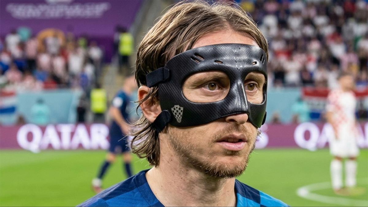 �ifte k�r�k sonras� Modric'e maske ��z�m�
