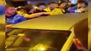 Kad�k�y'de Fenerbah�eli taraftar�n arac�na sald�r�lmas�na ili�kin 2 ��pheli yakaland�