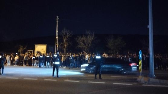 Fenerbah�eli taraftarlardan Samand�ra'da b�y�k tepki!