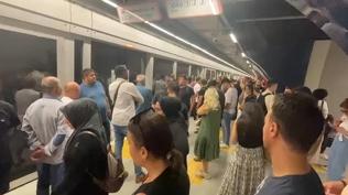 Metro durdu yolcular soka�a ta�t�!