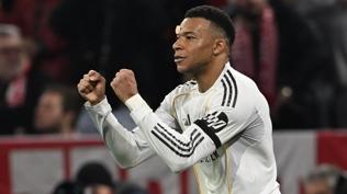 Real Madrid'e bir k�t� haber daha! Kylian Mbappe sakatland�