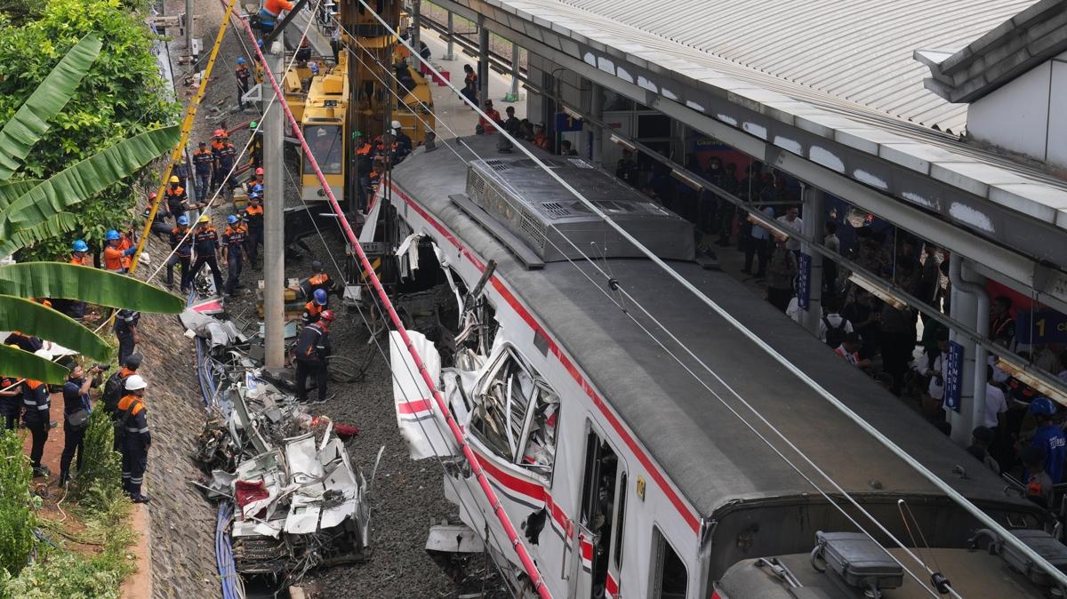 Endonezya'da facia: Can kayb� 14'e ��kt�