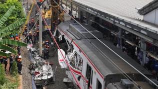 Endonezya'da facia: Can kayb� 14'e ��kt�