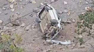 Hakimiyetini kaybetti dere yata��na u�tu: S�r�c� hastaneye sevk edildi