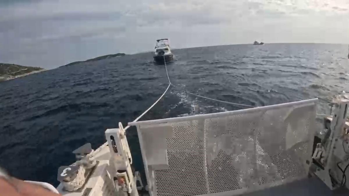 Motor ar�zas�yla s�r�klendi! 2 ki�i �l�mden d�nd�