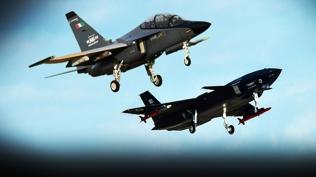 Geleceğin hava savaşı Çorlu'da yazıldı: KIZILELMA ve M-346'dan nefes kesen ortak uçuş
