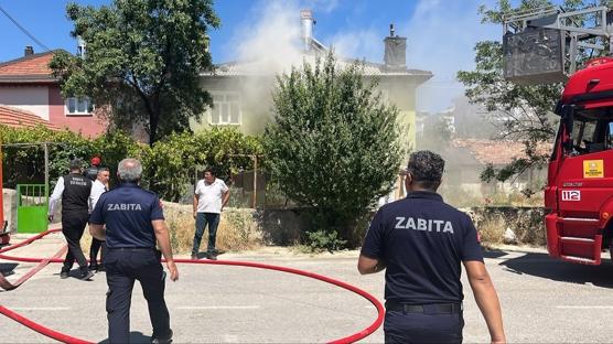 Konya'da korkutan yang�n... Baba ve 6 �ocu�u evde mahsur kald�