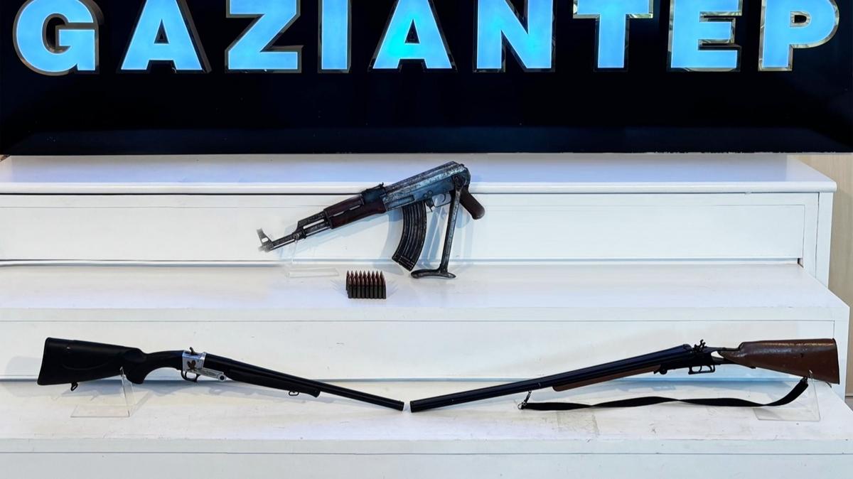 Silah kaçakçılarına eşzamanlı baskın! Tüfek ve fişek ele geçirildi