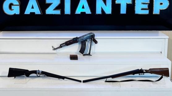 Silah kaçakçılarına eşzamanlı baskın! Tüfek ve fişek ele geçirildi