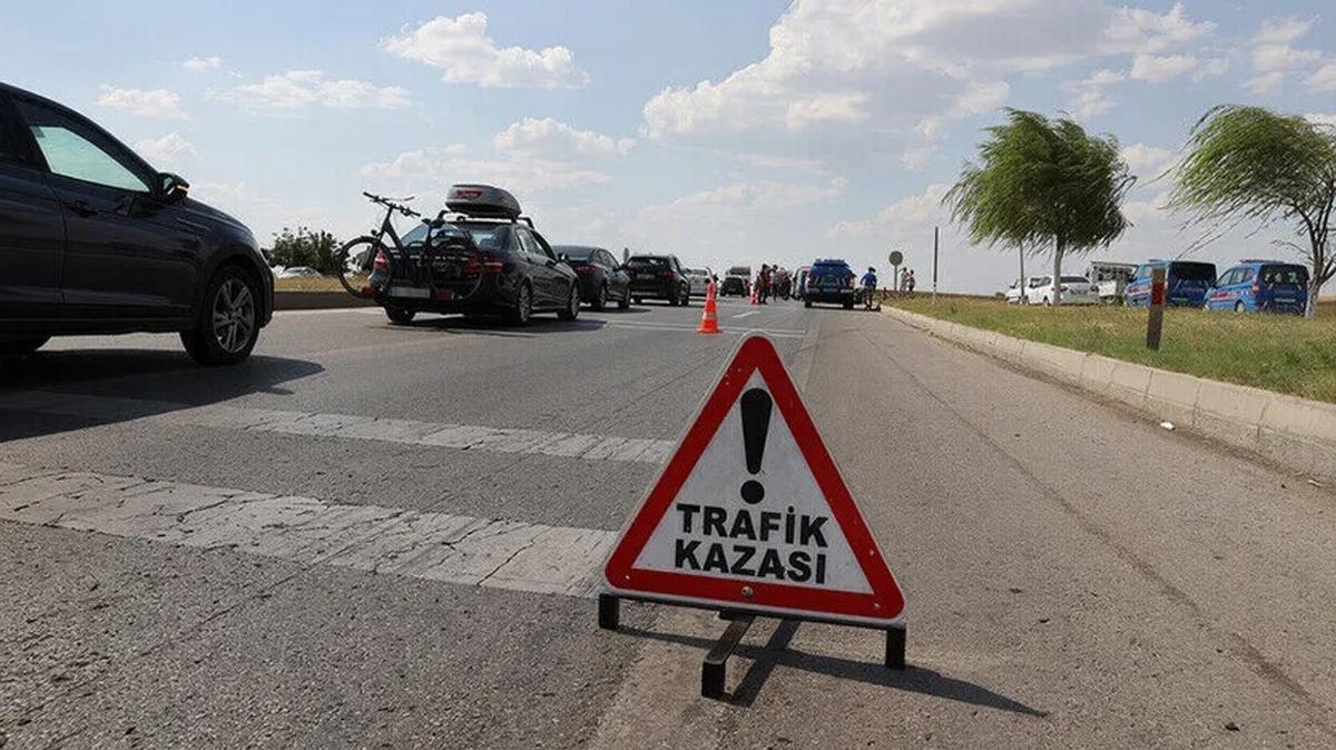 Turistleri taşıyan araç devrildi: 6 yaralı