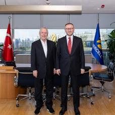 Aziz Y�ld�r�m'dan Turkcell'e nezaket ziyareti