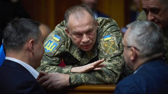 Protestolar sonu� verdi! Zelenski Genelkurmay Ba�kan�'n� g�revden ald�
