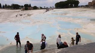 Yerli turistten ekonomiye dev katk�! Harcamalar 102 milyar liray� ge�ti