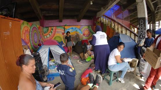 Yery�z� Doktorlar� yaralar� sarmak i�in Venezuela'da