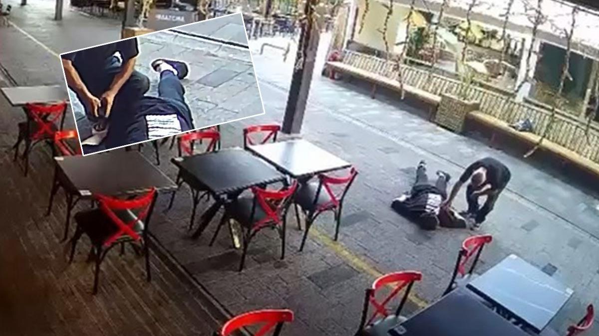 Bayılan gencin cebindeki parayı çaldı