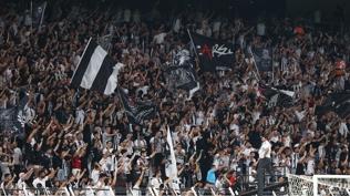 Beşiktaş taraftarı, 75 gün sonra Tüpraş Stadı'nda takımına kavuştu
