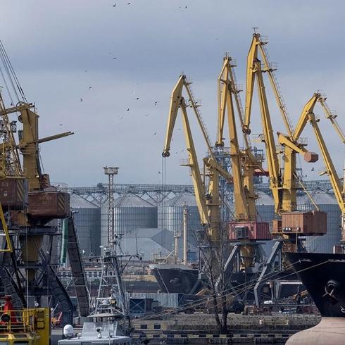 Ukrayna'n�n limanlar� bo� kald�! Karadeniz limanlar�nda ticari gemi trafi�i durdu