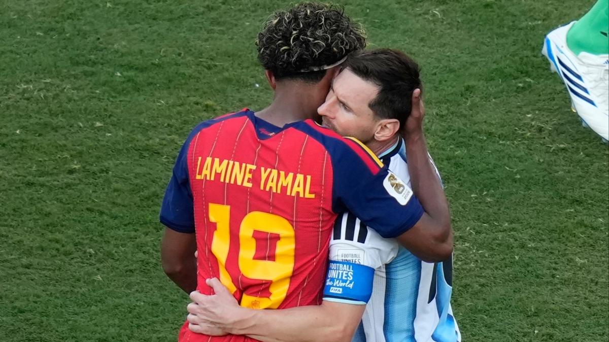 Yamal, Messi ile aralar�nda ge�en konu�may� anlatt�