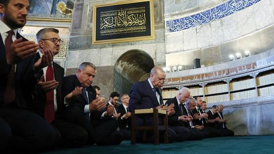 Cumhurba�kan� Erdo�an: Ayasofya'n�n dirili�i m�barek olsun