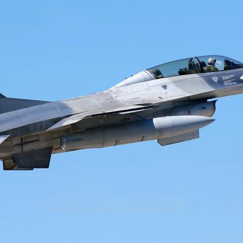 Avrupa ülkesinin hava sahasında alarm! F-16'lar havalandı