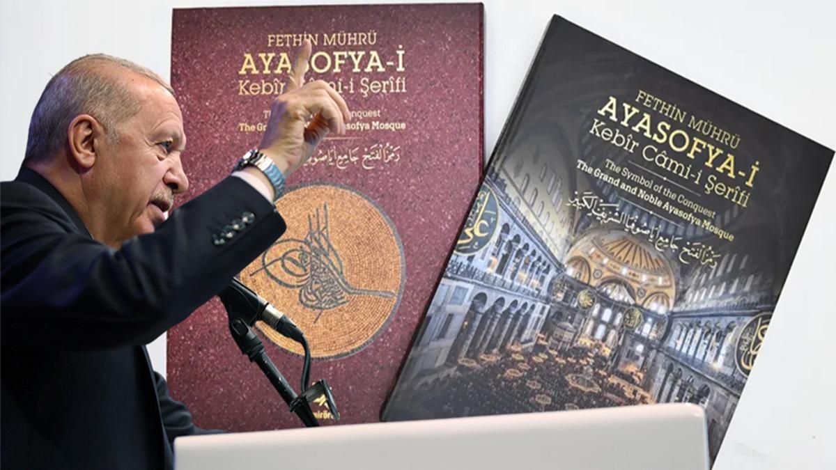 Cumhurba�kan� Erdo�an'dan Ayasofya i�in �zel takdim