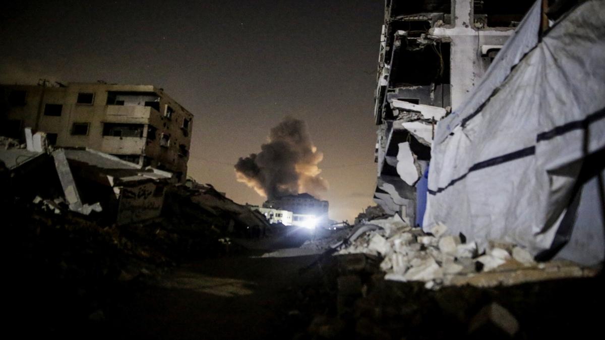 Katil İsrail ordusu, Gazze'yi bombaladı