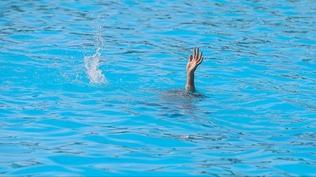 �ocu�unun terli�ini almak i�in suya giren 4 �ocuk babas� hayat�n� kaybetti