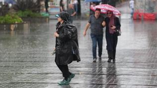 �stanbul sa�ana�a teslim! Cadde ve sokaklar g�le d�nd�
