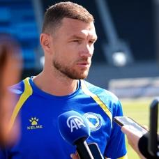 Edin Dzeko i�in yeni s�zle�me yolda