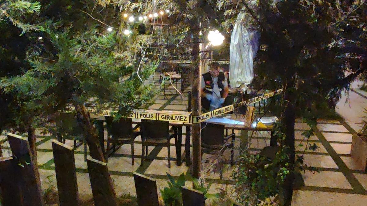 Gece yarısı silahlı saldırı: Üç kişi yaralandı