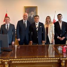 �stanbul Yeni Y�zy�l �niversitesi ile TACEV aras�nda robotik kodlama i� birli�i protokol� imzaland�