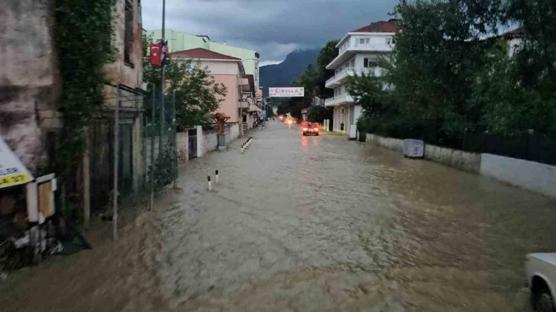 Kastamonu'da sel alarm�! �l�e merkezi sular alt�nda kald�
