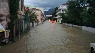 Kastamonu'da sel alarmı! İlçe merkezi sular altında kaldı