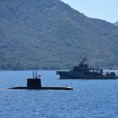Kom�uda T�rk torpidosu pani�i! 'Vakit yakla��yor' dediler