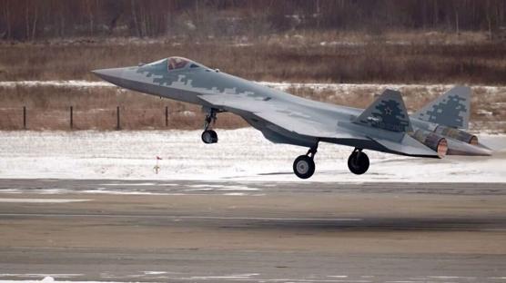 18 adet Su-57 savaş uçağı yola çıktı