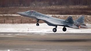 18 adet Su-57 sava� u�a�� yola ��kt�