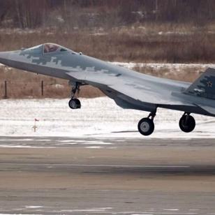 18 adet Su-57 sava� u�a�� yola ��kt�