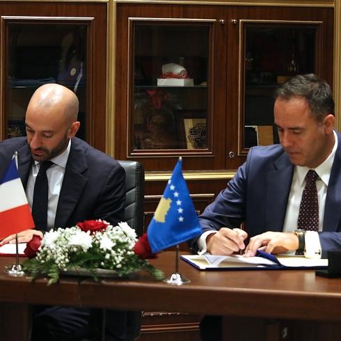 60 milyon avroluk krediye onay! Kosova ile Fransa arasında 5 anlaşma imzalandı