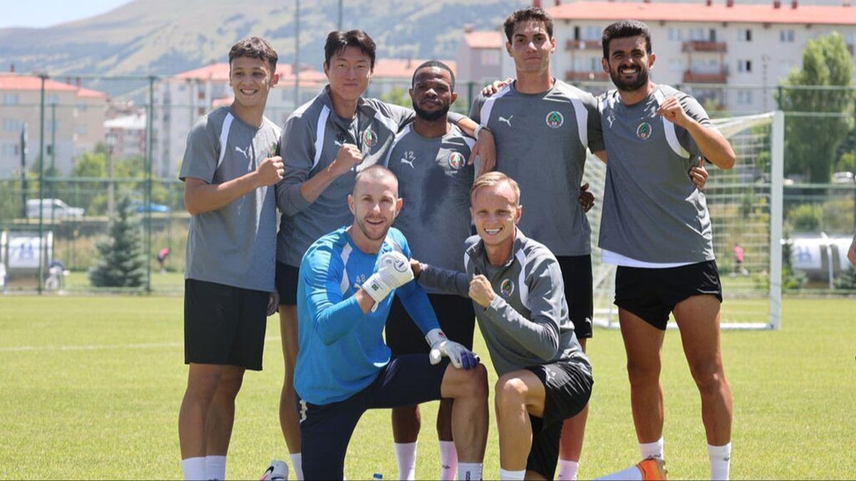 Alanyaspor, Erzurum'da haz�rl�klara ba�lad�
