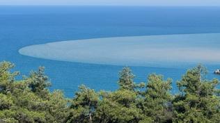 Bart�n'da denizin rengi de�i�ti! Irmaktan gelen �amurlu su k�y�y� kaplad�