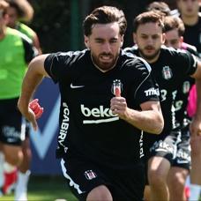 Beşiktaş, Midtjylland mesaisinde