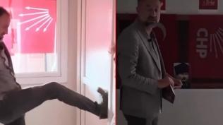 CHP'de çiçeklerin yerini tekmeler aldı