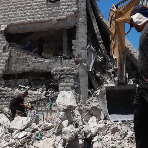 Gazze'de tek bir enkazdan 99 cenaze ��kar�ld�: 8 bin 500 ki�i y�k�nt�lar�n alt�nda